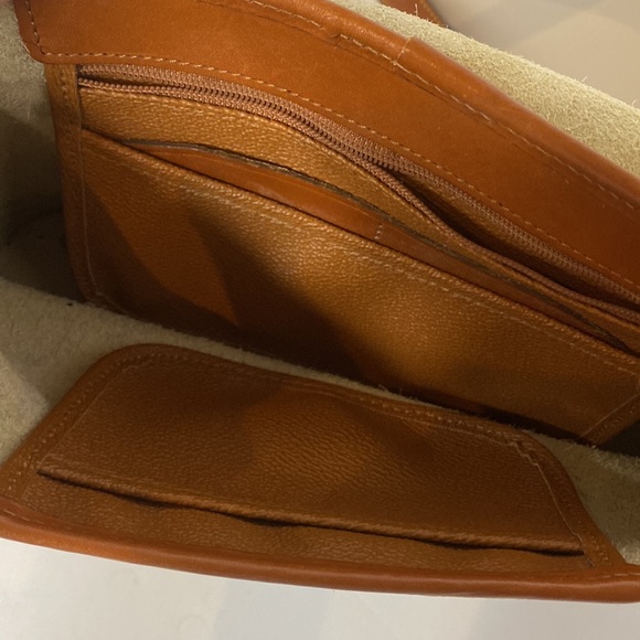 Dooney and Burke shoulder bag - Picture 5 of 9